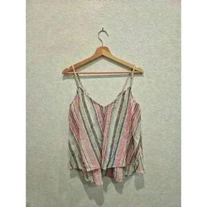 En creme cotton top. Size small.